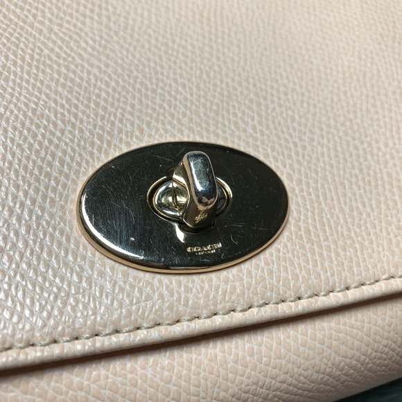 COACH beige/pink crossbody bag with chain - Picture 2 of 8